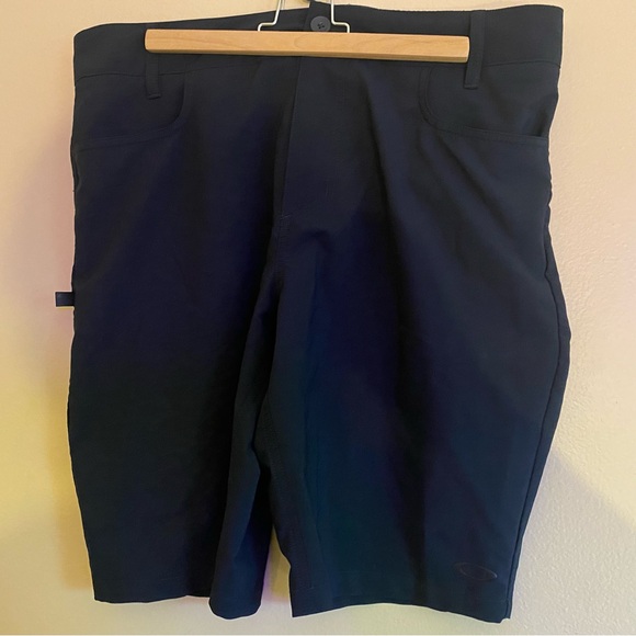Oakley Lightweight Regular Fit Performance Shorts Size 36 - Picture 1 of 6
